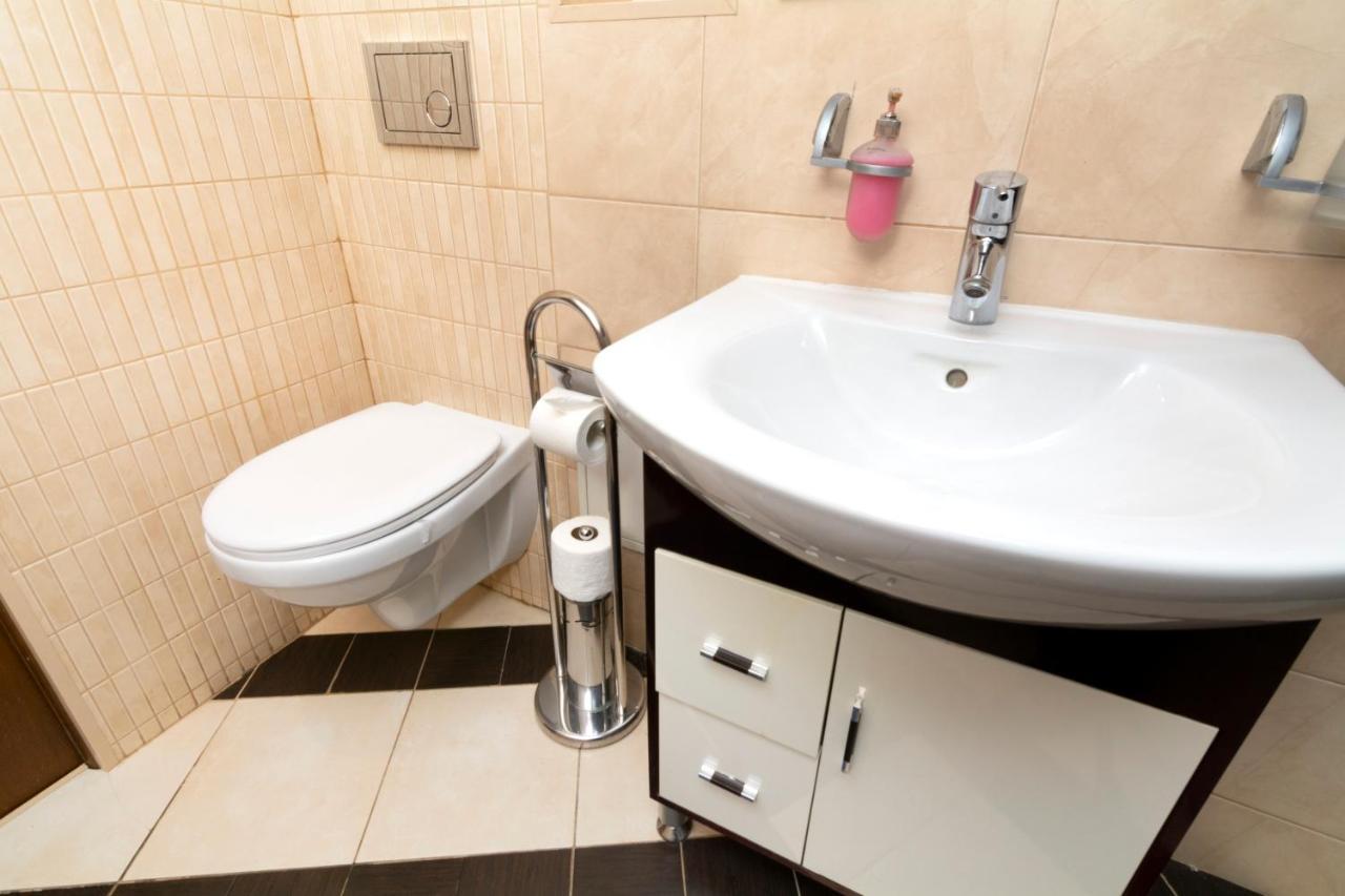 Alex Junior Apartment Рига Экстерьер фото